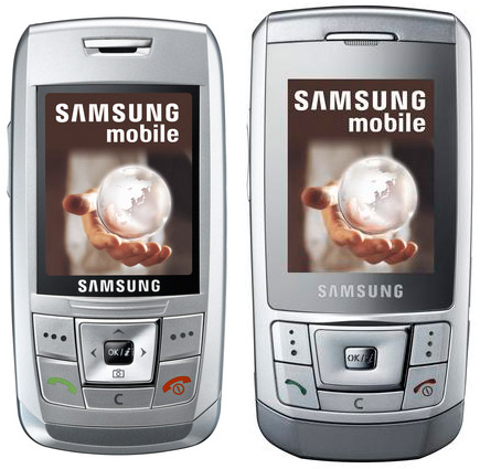 Зліва - Samsung E250, праворуч - Samsung D900: