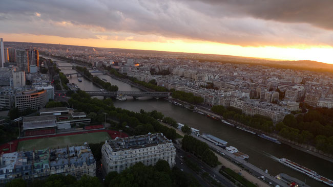Панорама Парижа, знята з оглядового майданчика Ейфелевої вежі