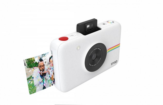Багато хто вже звик, що будь-яка камера, випущена під брендом Polaroid, незалежно від форм-фактора, дозволяє моментально отримувати «тверді копії» фотографій