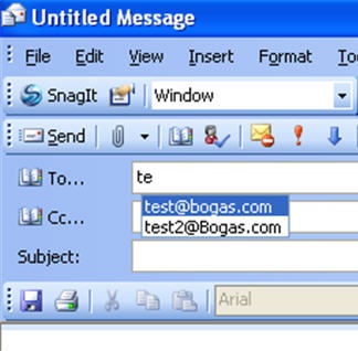 2) Коли користувач в адресному рядку Outlook вводить перші літери поштової адреси або імені користувача, і Outlook, в разі наявності в кеші адрес швидкого набору подібного адресата, автоматично пропонує відповідний поштову адресу