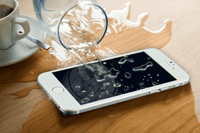 Пошкоджений водою iPhone