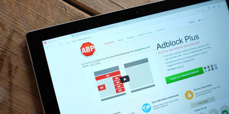 Adblock - вірний страж вашого браузера, який попереджає про рекламних заставках і банерах